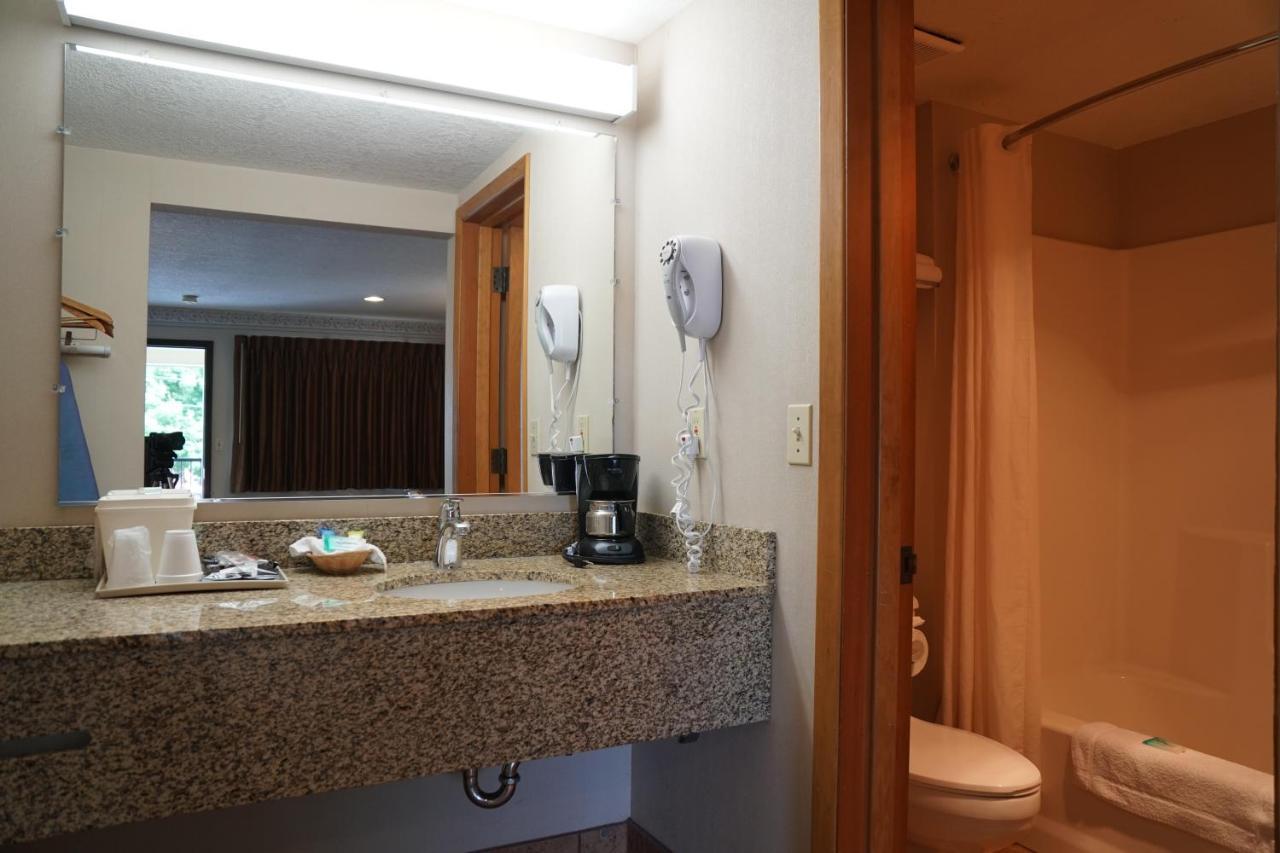 College Inn Monmouth 외부 사진